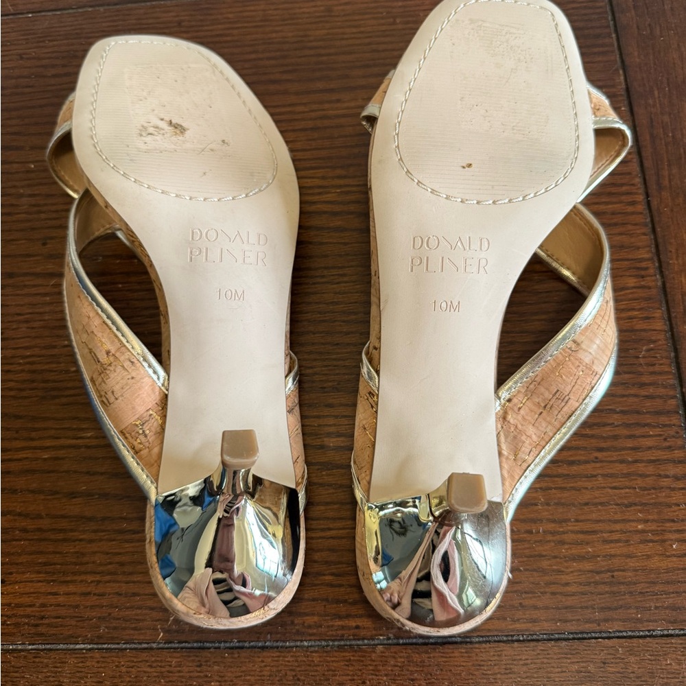 Donald Pliner Cassia cork Gold kitten heel Sandals 10 - Picture 6 of 8